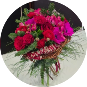Bouquet rose rosse e astromeria
